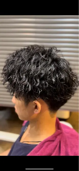 ショート パーマ メンズ 二本木 秀成のヘアスタイル