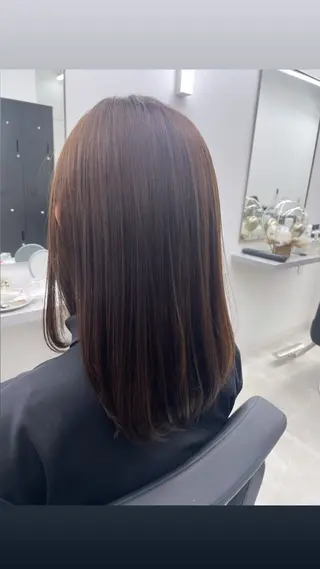 セミロング 💕透明感赤味カラー ぱっつんボブ🩷のヘアスタイル