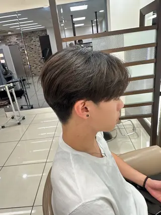 メンズ メンズ特化シャドウパ ーマラウンドマッシュのヘアスタイル