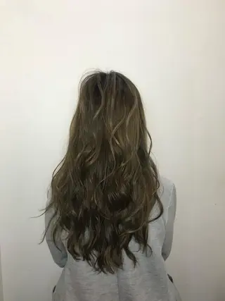 ロング カラー ヘアアレンジ 髪質改善池袋𓊆 大士𓊇ダブルカラーのヘアスタイル