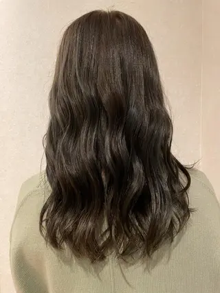 ロング カラー 芥川 未優のヘアスタイル