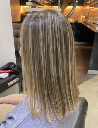 セミロング カラー ヘアアレンジ 烏山 達也のヘアスタイル
