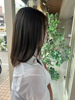 ミディアム カラー 川筋 桃果のヘアスタイル
