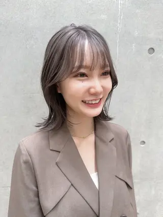 ショート カラー レイヤーカット 透明感カラーのヘアスタイル
