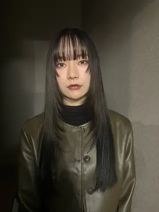 ロング eim AYUKAのヘアスタイル