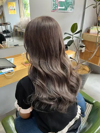ロング カラー 透明感ハイトーン🦄 キラ🌈のヘアスタイル