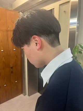 メンズ メンズ職人/センター パート/富沢真斗のヘアスタイル