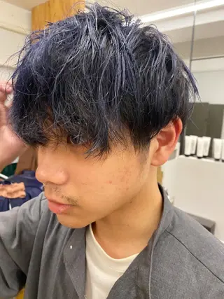 ショート カラー メンズ ブリーチカラー 美髪矯正takaraのヘアスタイル