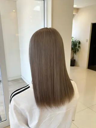セミロング カラー 伊藤 綾のヘアスタイル