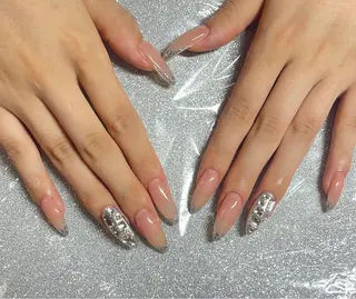 ネイル VIERU 🌈🎀💖のネイルデザイン