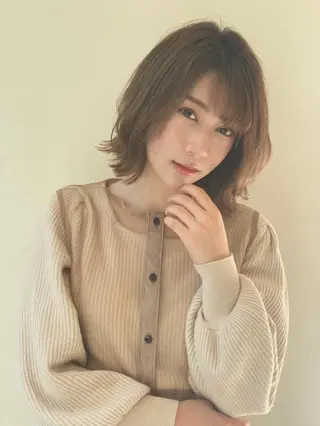 ミディアム 小顔レイヤー/ ベージュ🤍Rieのヘアスタイル