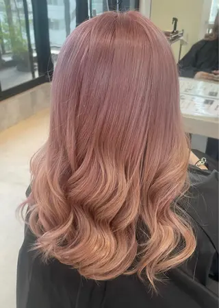 セミロング カラー AKI 🐉のヘアスタイル