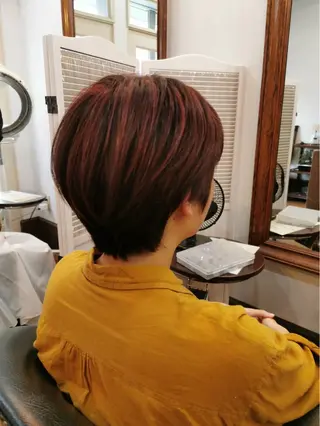 ショート カラー 上間 洋子のヘアスタイル