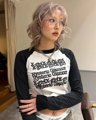 ミディアム ｍｏｍｏ/ ハイトーン/ベージュのヘアスタイル