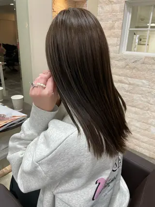 セミロング カラー 平 ちひろのヘアスタイル
