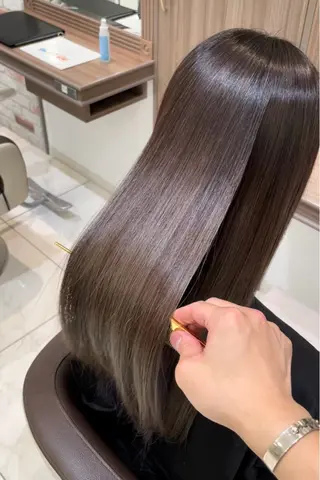 ロング 縮毛矯正/髪質改善 継続する美髪のヘアスタイル