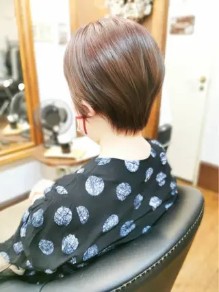 ショート カラー 上間 洋子のヘアスタイル