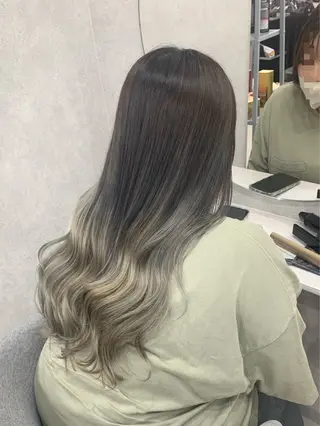 セミロング カラー ハイトーン・ブリーチ ムラ修正　八須　錬のヘアスタイル
