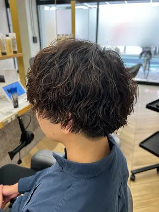 ミディアム パーマ メンズ 🏅メンズ特化 ヤマクラ タイキのヘアスタイル