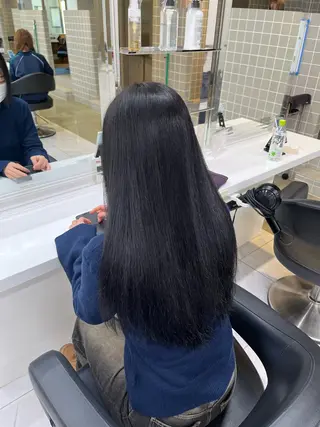 セミロング 寒色/ベージュヘア ブリーチありMiOのヘアスタイル