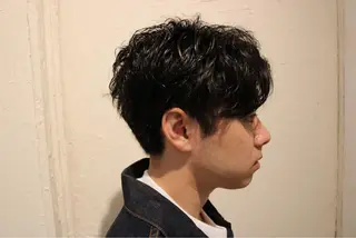 ミディアム メンズデザイナー Jojiのヘアスタイル
