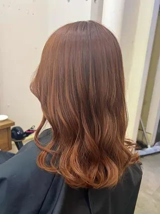 ミディアム 🩷艶カラー 🧡💛リサ🫧のヘアスタイル