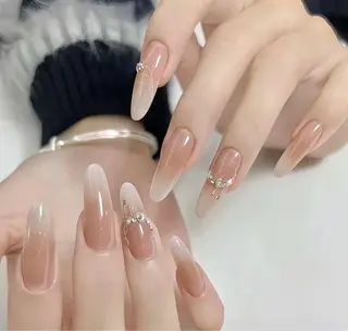 ネイル BiEi ネイルサロン長さ出しのネイルデザイン