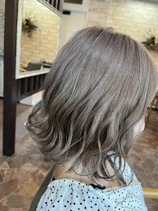 ミディアム Lilly 中谷友里のヘアスタイル