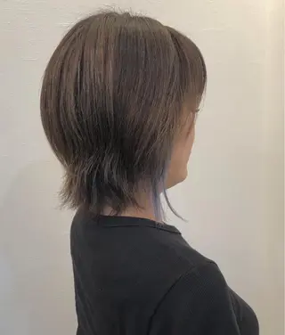 ショート ツノガイ エリのヘアスタイル