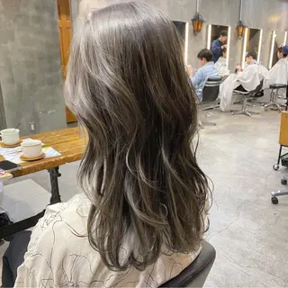 セミロング カラー 透明感カラー🌿 グレージュ🐺陽介のヘアスタイル
