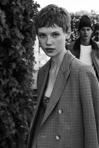 ショート レイヤーカット NERO加藤木麻彩のヘアスタイル