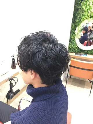 ミディアム パーマ メンズ 吉岡 三四朗のヘアスタイル