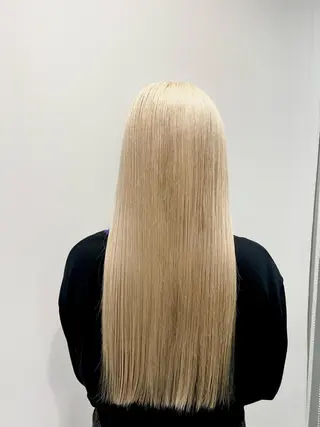 ロング 御前  朋也 レイヤー透明感カラーのヘアスタイル