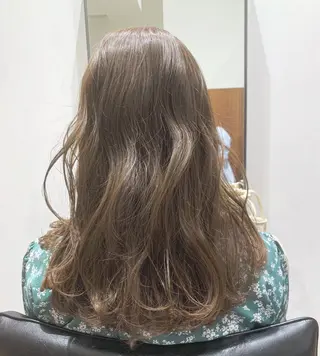 セミロング カラー 銀座フリーランススタ イリストMIYUKIのヘアスタイル