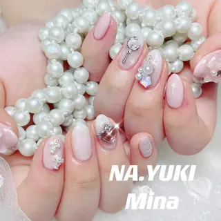 ネイル 🦋 Queenieのネイルデザイン
