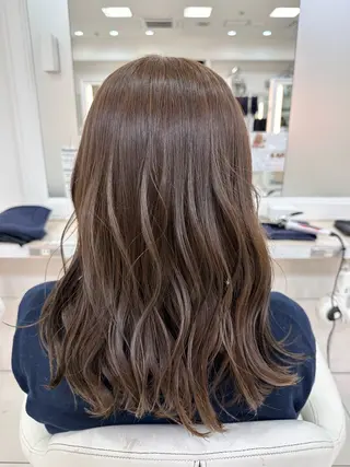カラー 伊佐 愛のヘアスタイル