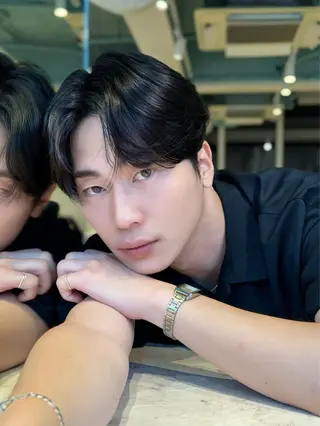 ショート パーマ メンズ メンズ職人/センター パート/富沢真斗のヘアスタイル