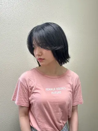 ショート カラー パーマ ヘアアレンジ メンズ キッズ ネイル マツエク・マツパ アイブロウ 切りっぱなしヘアボブ ミディアムヘアRYOのヘアスタイル