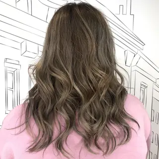 ミディアム カラー TOMOKA 艶髪/透明感カラーのヘアスタイル