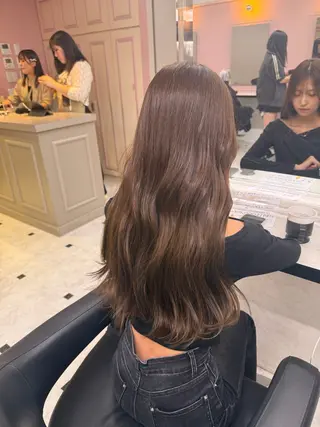 ロング カラー 韓国風グレージュ 🤍たくみ🤍のヘアスタイル