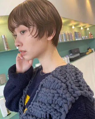 ショート カラー 💓パーマ，💗 レイヤーカットのヘアスタイル