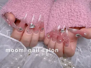 セミロング 長さだし専門店 Moominのネイルデザイン
