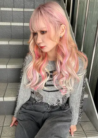 ロング 紺エクステ デザインカラーのヘアスタイル