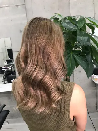 ロング カラー 岡留 愛美のヘアスタイル
