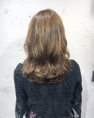 セミロング カラー パーマ ✨艶髪✨透明感✨ 山内大樹のヘアスタイル