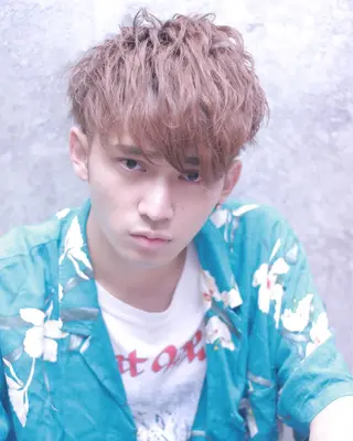 ショート カラー パーマ メンズ 及川 光のヘアスタイル