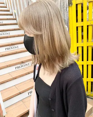 ミディアム カラー 薄田 珠美のヘアスタイル