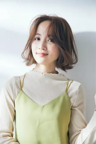 ミディアム 🎨インナーカラー が得意👍新垣⚜️のヘアスタイル