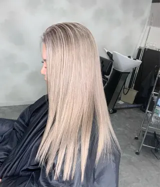 ロング カラー タニ ユウのヘアスタイル