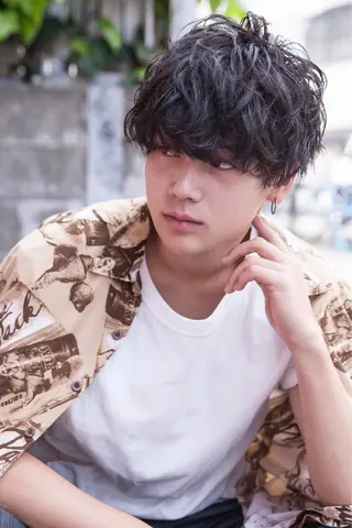 ショート パーマ 透明感🌱ハイトーン ✨艶髪🫧川﨑 翼のヘアスタイル